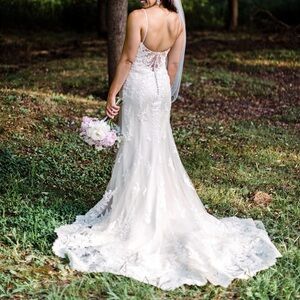 Elegant White Lace Wedding Dress